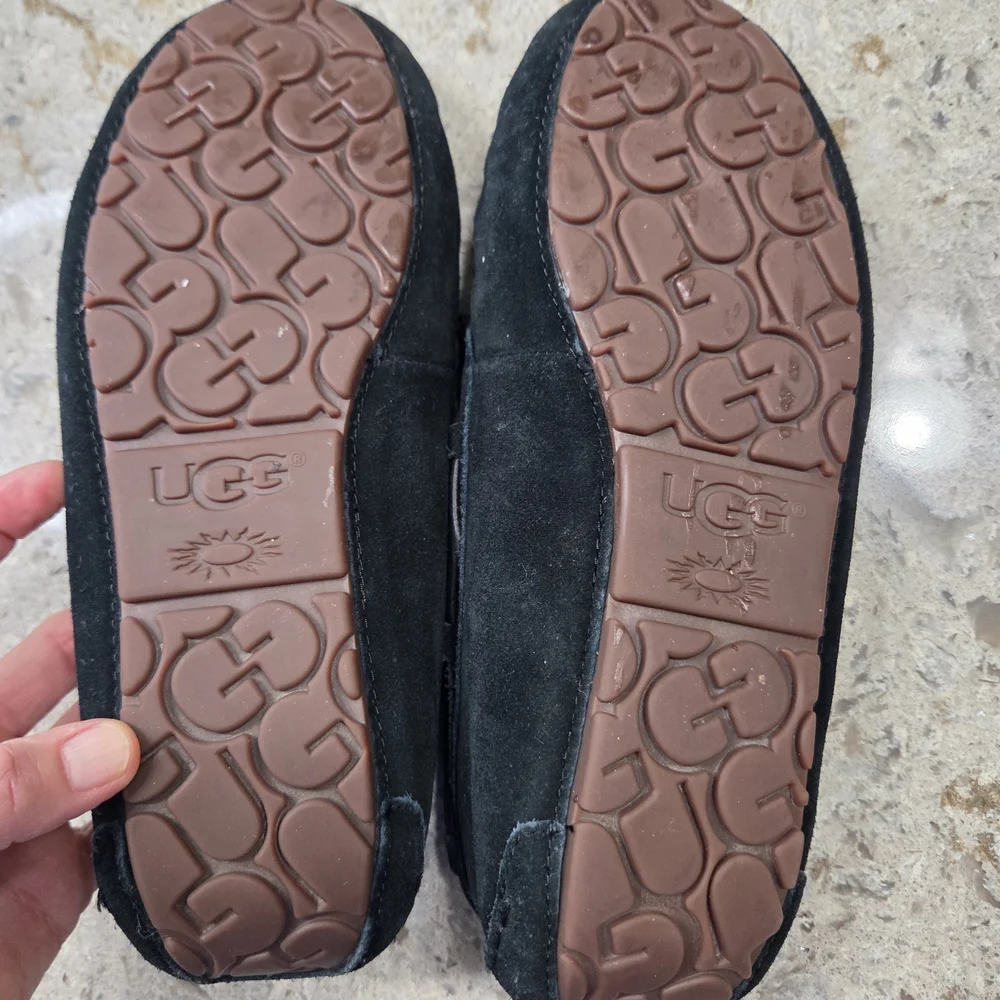 UGG Women's Black Moccasin Slippers‎ - Picture 4 of 7
